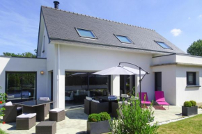 Modern holiday home in a quiet location in Bénodet